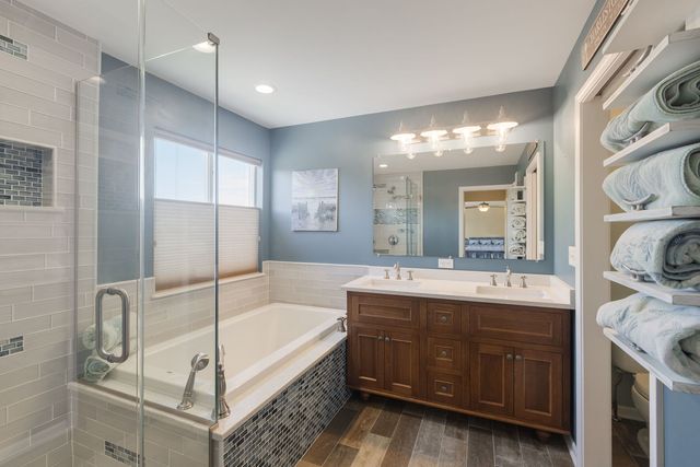 422 W Amberside Drive, Elgin, IL 60124