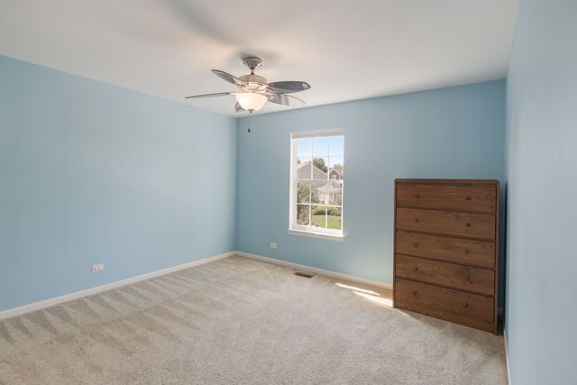 422 W Amberside Drive, Elgin, IL 60124