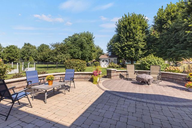 422 W Amberside Drive, Elgin, IL 60124