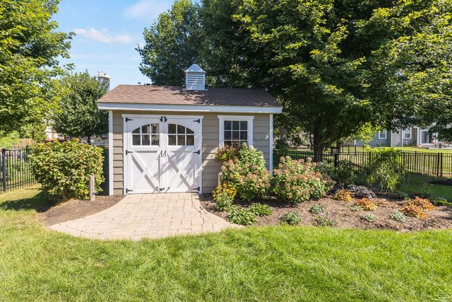 422 W Amberside Drive, Elgin, IL 60124