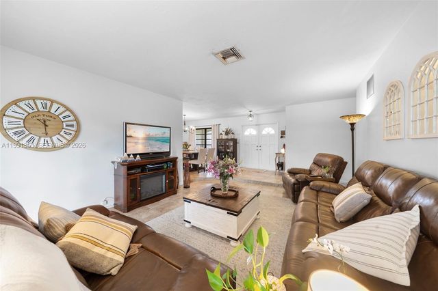 10364 SW 117th St, Miami, FL 33176