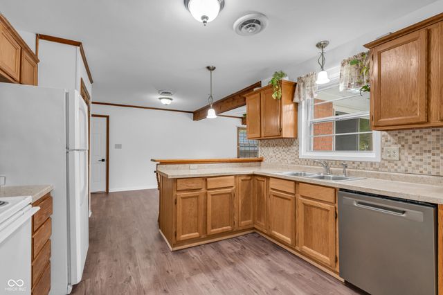 4904 E 70th Street, Indianapolis, IN 46220