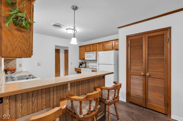 4904 E 70th Street, Indianapolis, IN 46220