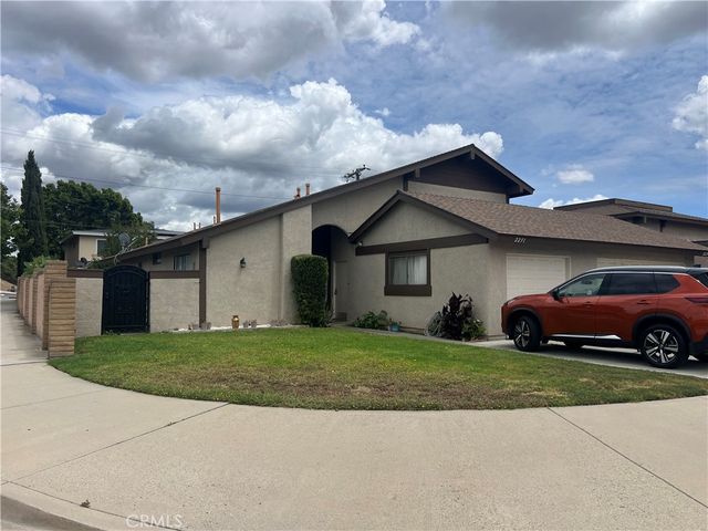 2229 Ponderosa, Santa Ana, CA 92705
