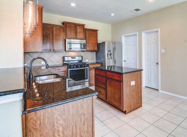 4501 Dennis LN, Pflugerville, TX 78660