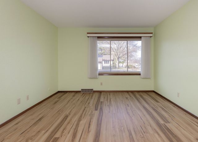 3590 Devils Glen Road 0, Bettendorf, IA 52722