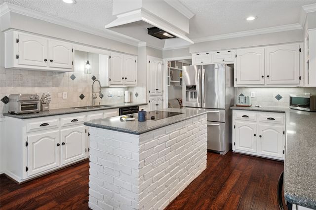 2705 Prairie Creek Court, Plano, TX 75075