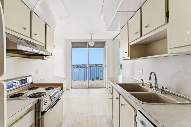 1701 S Flagler Drive 1806, West Palm Beach, FL 33401