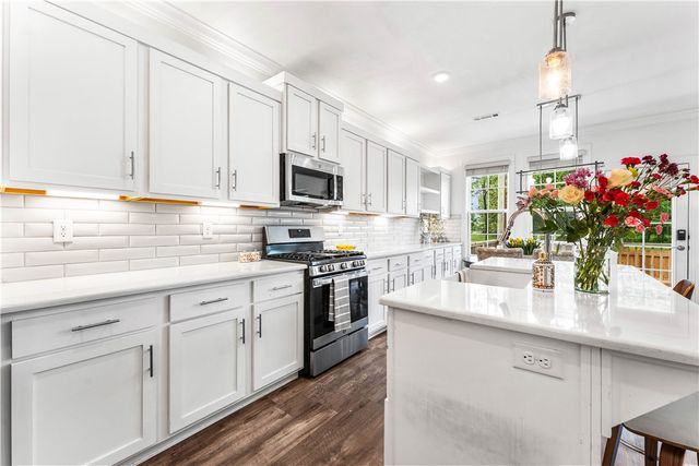 2006 SW Poppy Street, Bentonville, AR 72713