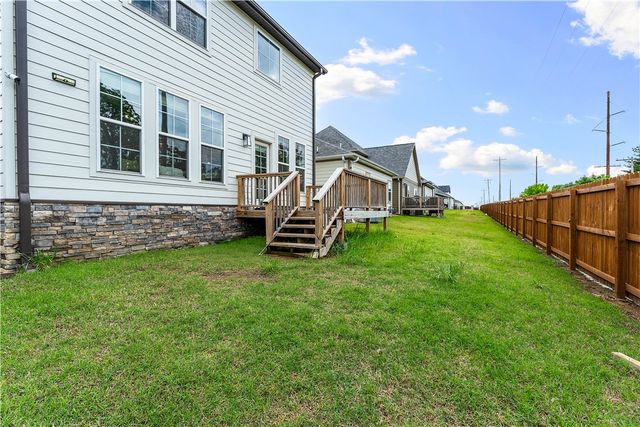 2006 SW Poppy Street, Bentonville, AR 72713