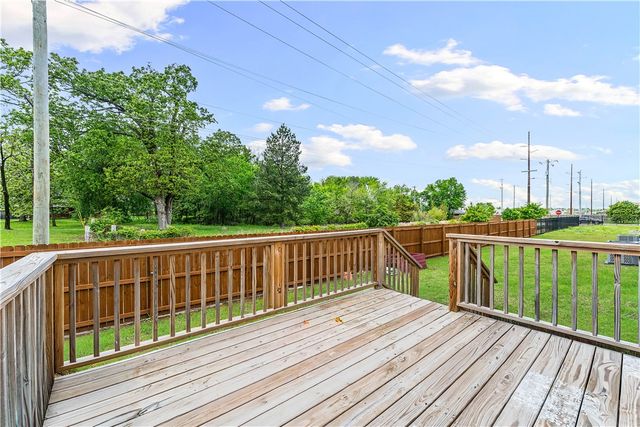 2006 SW Poppy Street, Bentonville, AR 72713