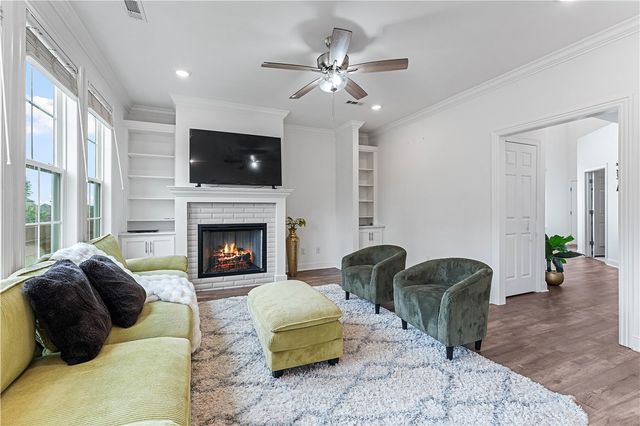 2006 SW Poppy Street, Bentonville, AR 72713