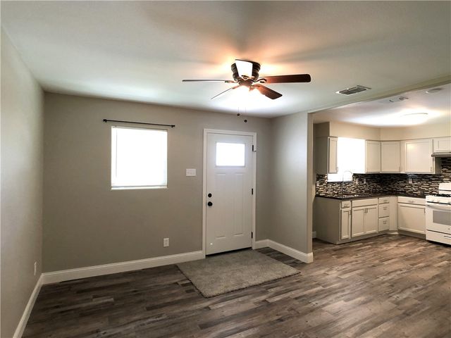 2409 Crews St 2409, Corpus Christi, TX 78405