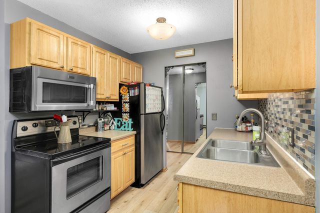 14115 Pennock Avenue 303, Apple Valley, MN 55124