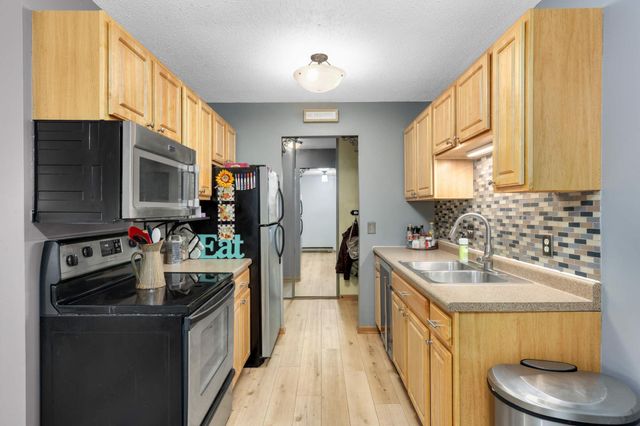 14115 Pennock Avenue 303, Apple Valley, MN 55124