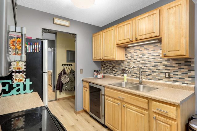 14115 Pennock Avenue 303, Apple Valley, MN 55124