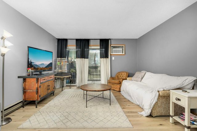 14115 Pennock Avenue 303, Apple Valley, MN 55124