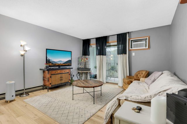 14115 Pennock Avenue 303, Apple Valley, MN 55124