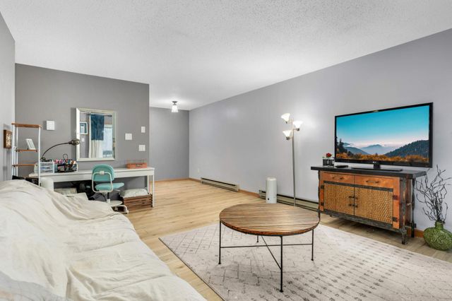 14115 Pennock Avenue 303, Apple Valley, MN 55124