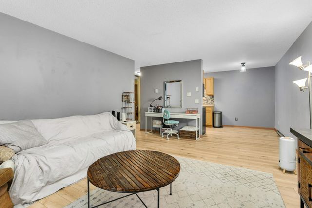 14115 Pennock Avenue 303, Apple Valley, MN 55124