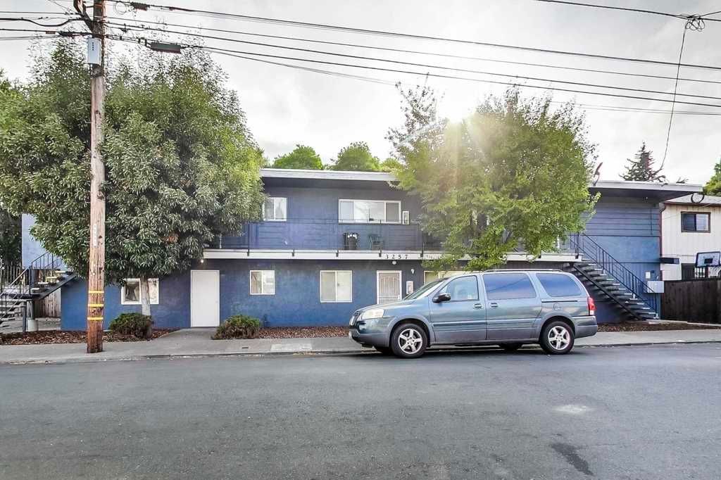 Image 2 of property listing at 3257 Delaware St, Oakland, CA 94602