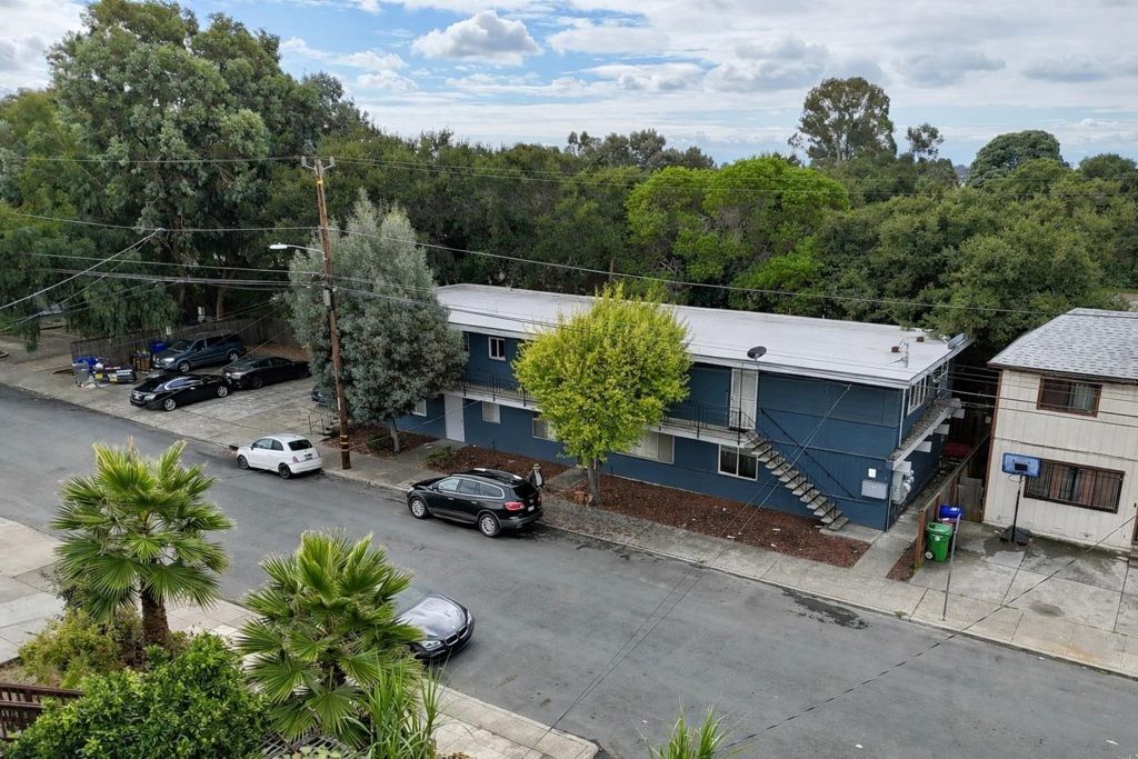 Image 6 of property listing at 3257 Delaware St, Oakland, CA 94602