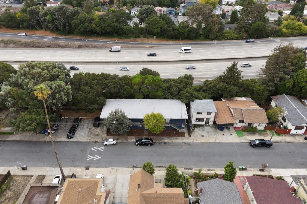 Image 9 of property listing at 3257 Delaware St, Oakland, CA 94602