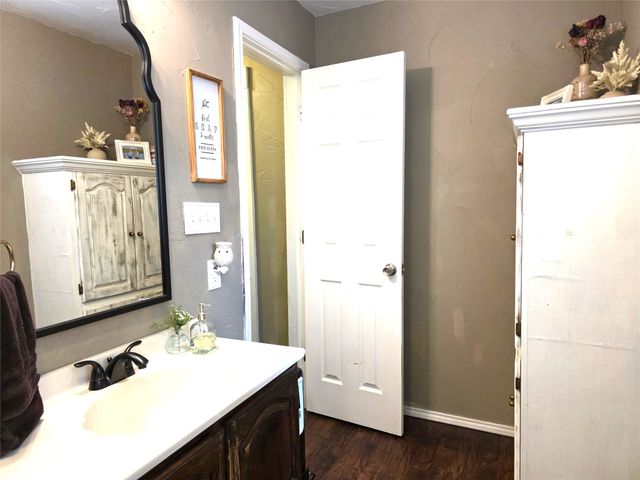 450 Valley Lane, Weatherford, TX 76085