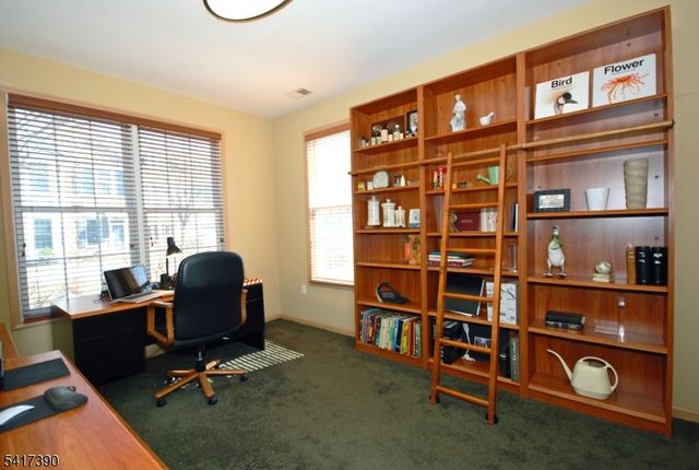 8 Quartz Way, Woodland Park, NJ 07424