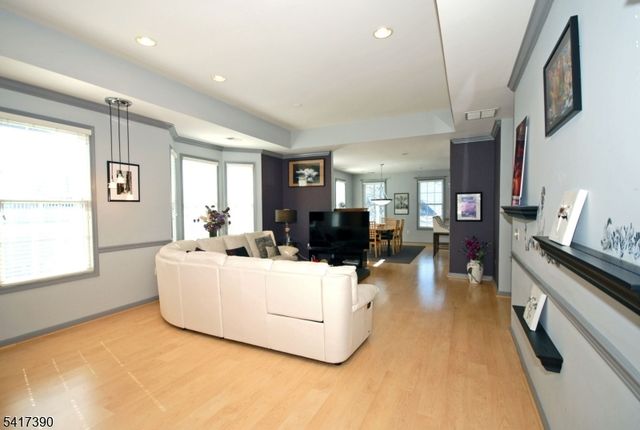 8 Quartz Way, Woodland Park, NJ 07424