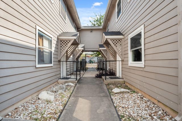 5616 Emerald Forest DR 101, Austin, TX 78745