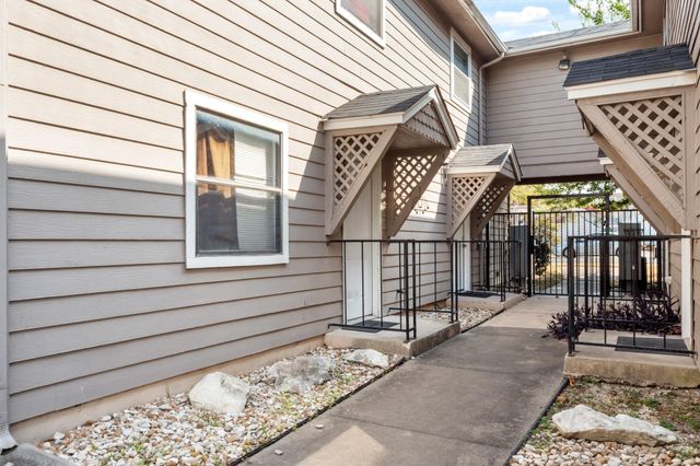 5616 Emerald Forest DR 101, Austin, TX 78745