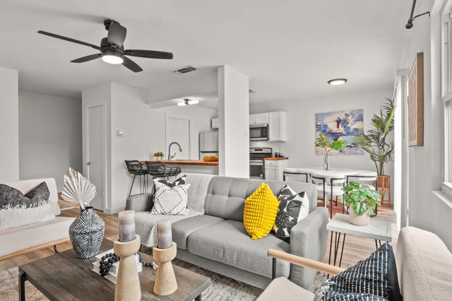 5616 Emerald Forest DR 101, Austin, TX 78745