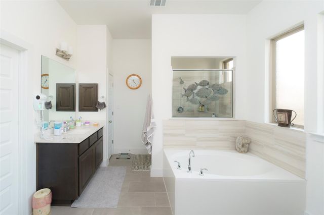 816 Paseo De Castana WAY, Leander, TX 78641