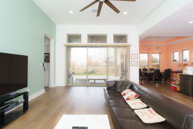 816 Paseo De Castana WAY, Leander, TX 78641