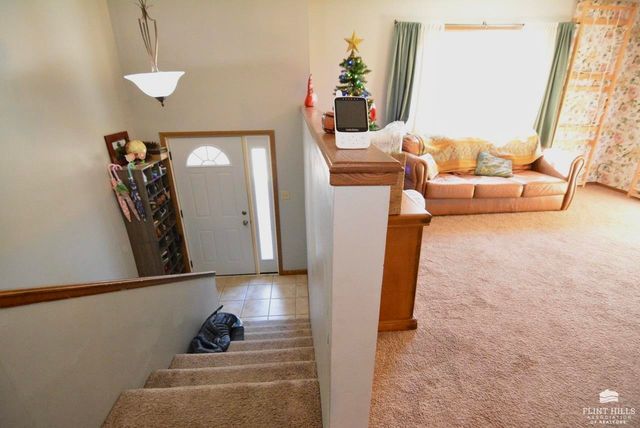 6716 Deer Trail Road, Manhattan, KS 66503