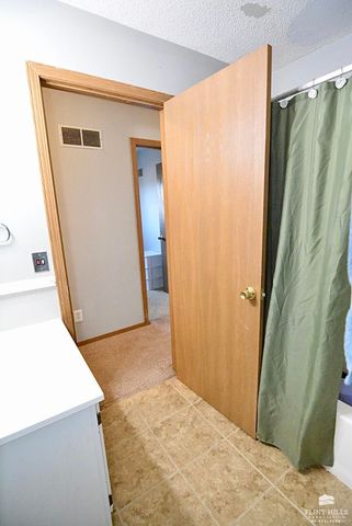 6716 Deer Trail Road, Manhattan, KS 66503