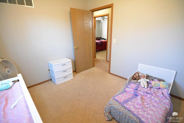 6716 Deer Trail Road, Manhattan, KS 66503