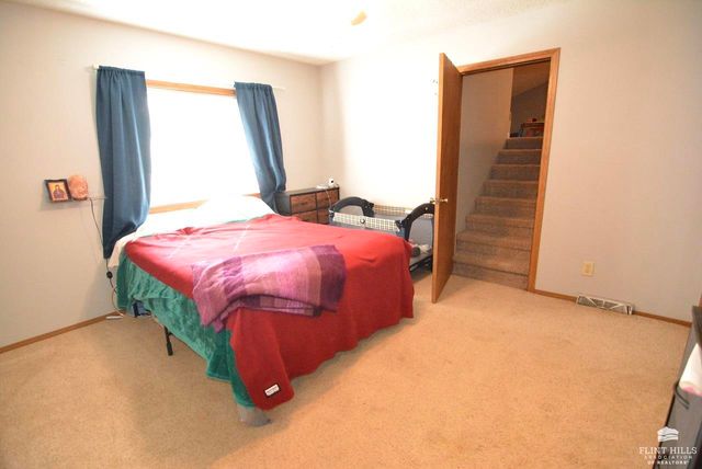 6716 Deer Trail Road, Manhattan, KS 66503