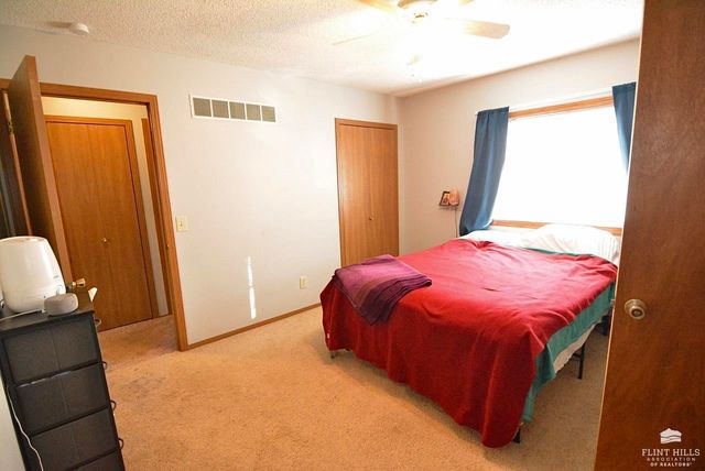 6716 Deer Trail Road, Manhattan, KS 66503