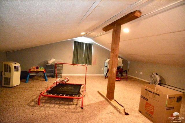 6716 Deer Trail Road, Manhattan, KS 66503