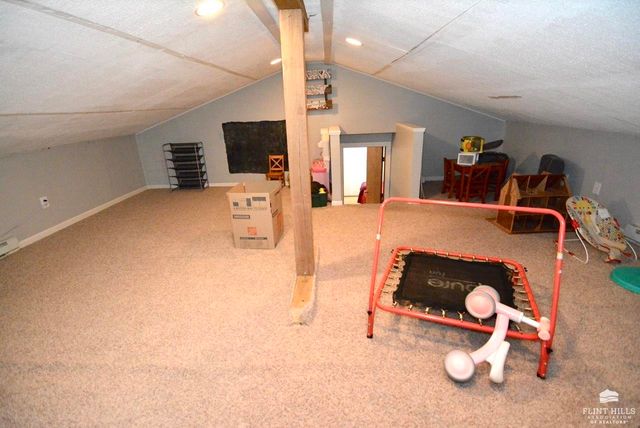 6716 Deer Trail Road, Manhattan, KS 66503