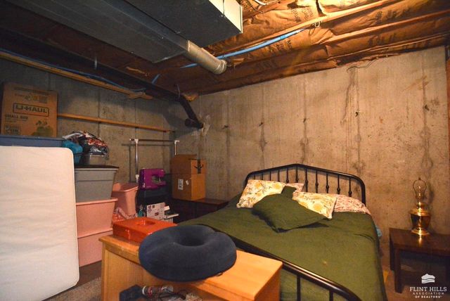 6716 Deer Trail Road, Manhattan, KS 66503