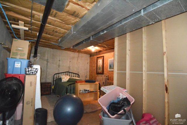 6716 Deer Trail Road, Manhattan, KS 66503