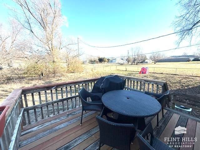 6716 Deer Trail Road, Manhattan, KS 66503