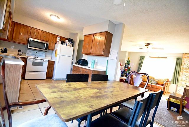 6716 Deer Trail Road, Manhattan, KS 66503