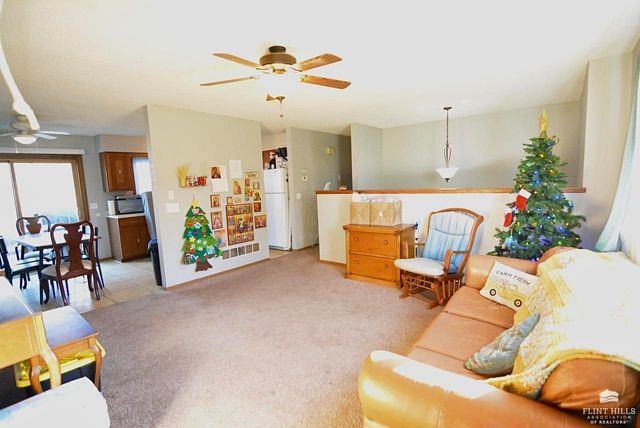 6716 Deer Trail Road, Manhattan, KS 66503