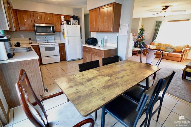 6716 Deer Trail Road, Manhattan, KS 66503