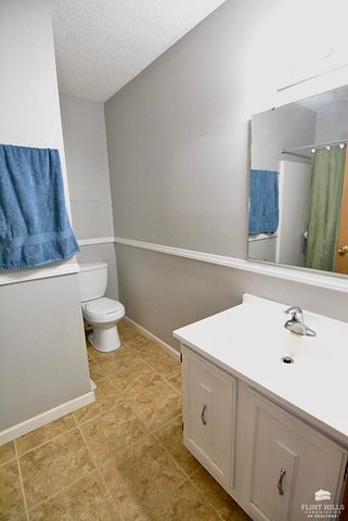 6716 Deer Trail Road, Manhattan, KS 66503