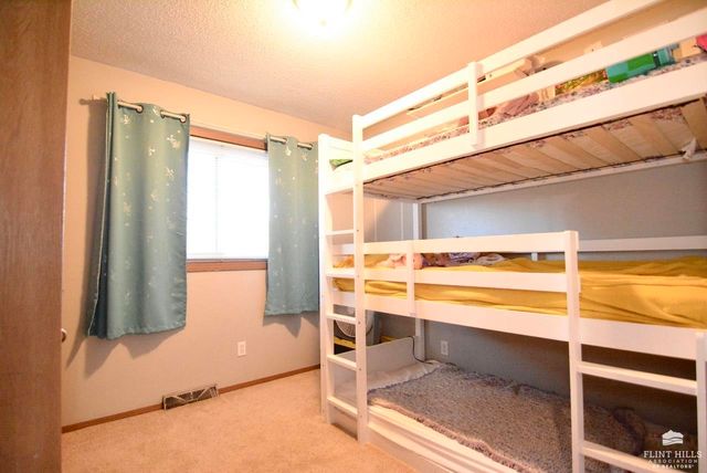 6716 Deer Trail Road, Manhattan, KS 66503